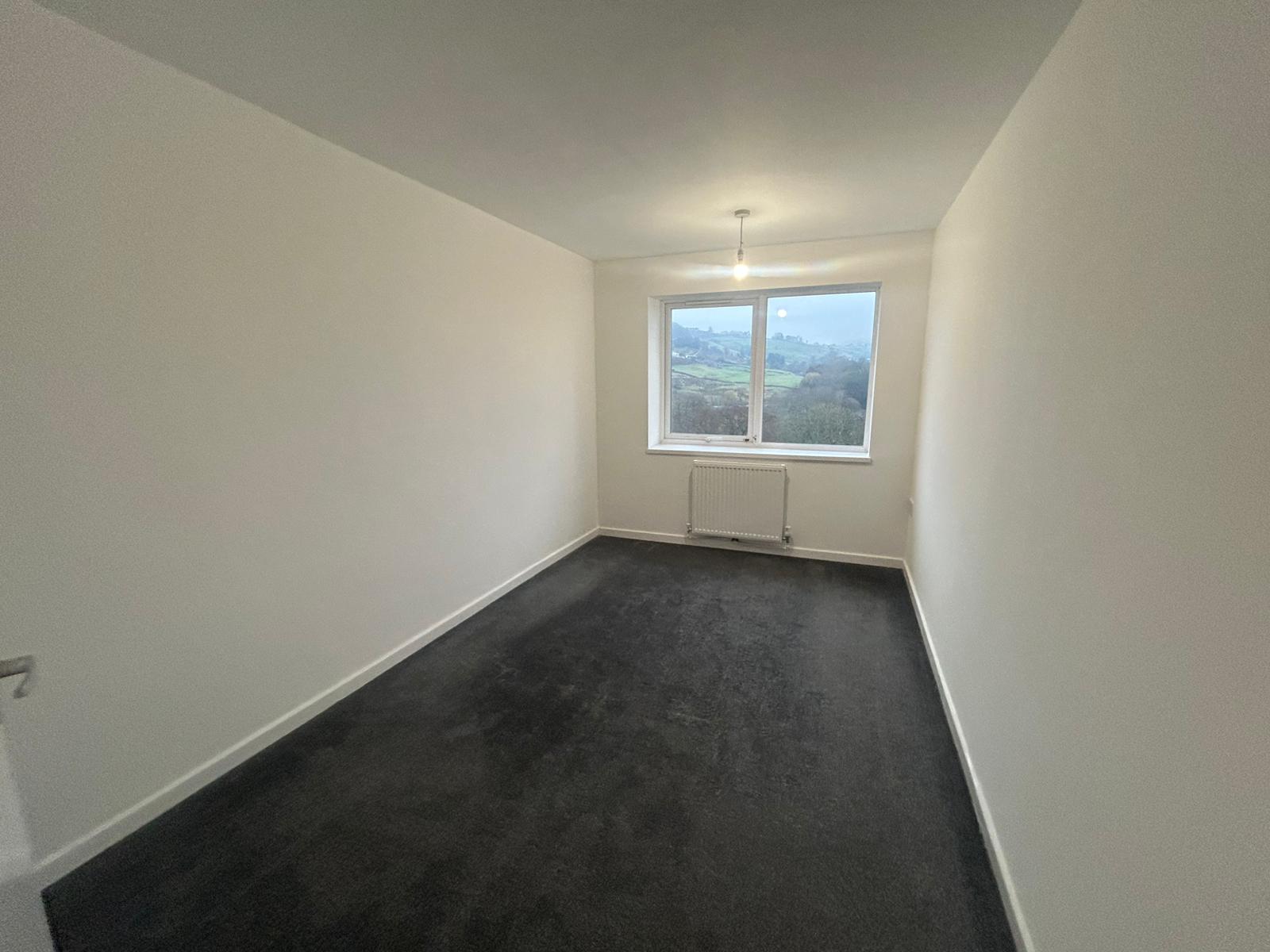 Flat Illingworth Close in Halifax