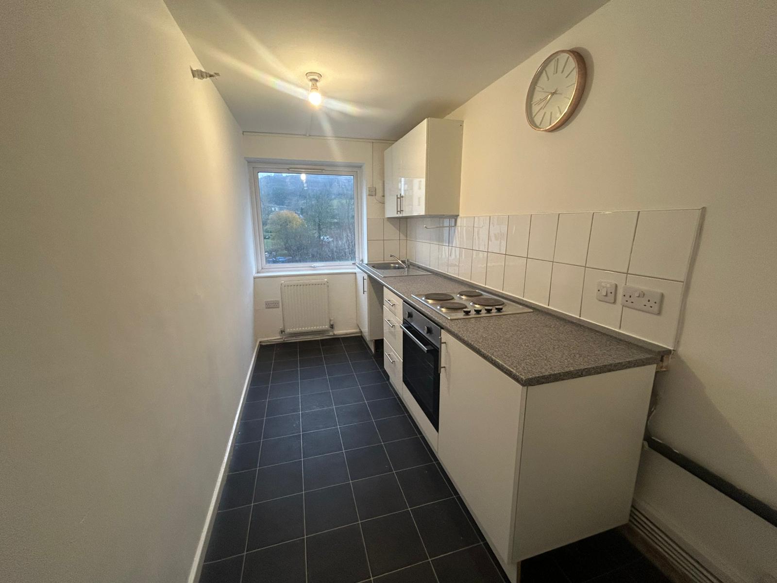 Flat Illingworth Close in Halifax