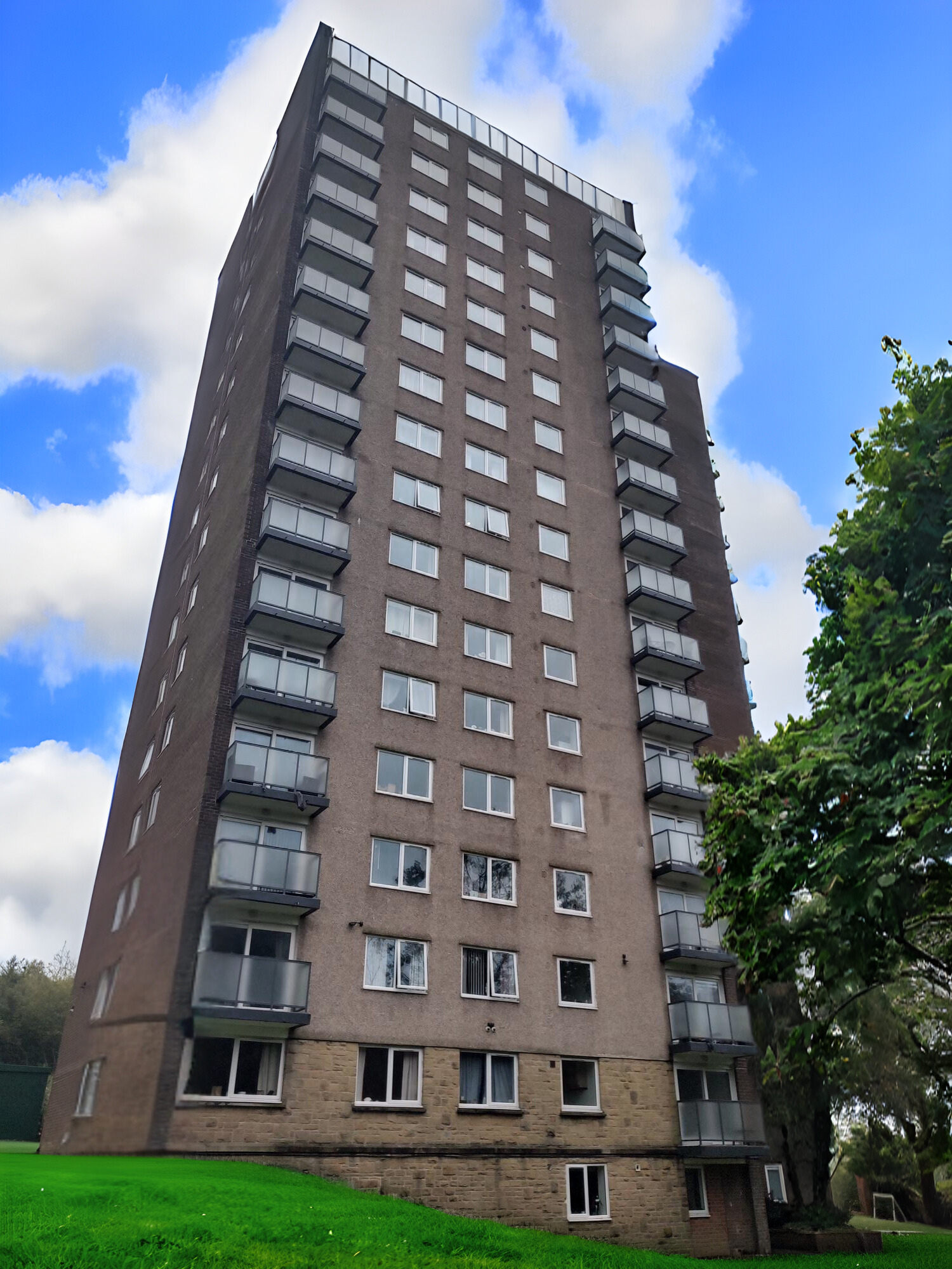 Flat Illingworth Close in Halifax