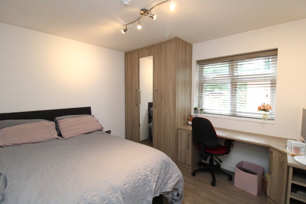 Room Carlyle Road in Birmingham