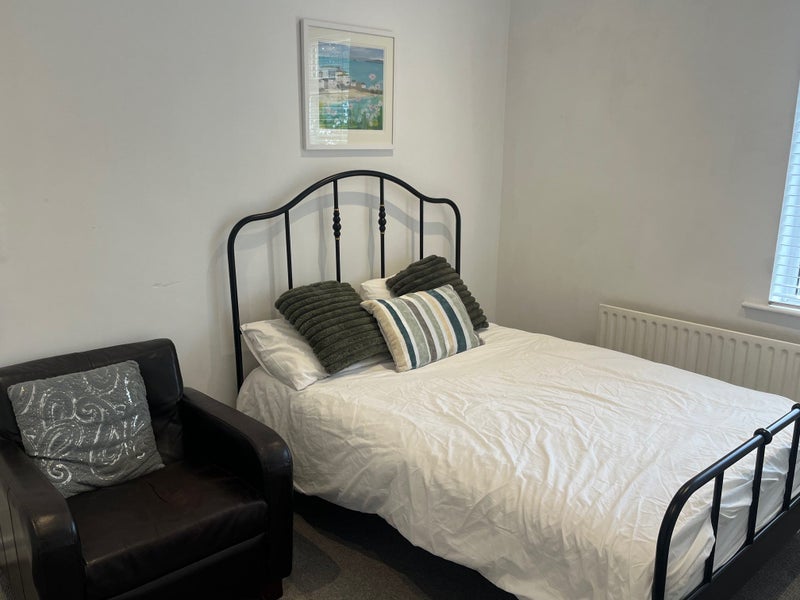 Room Colonial Road in Slough