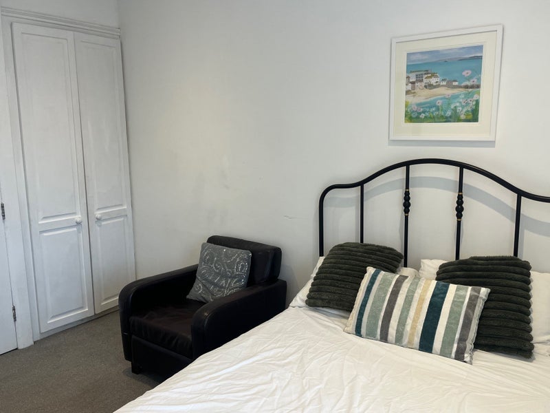 Room Colonial Road in Slough