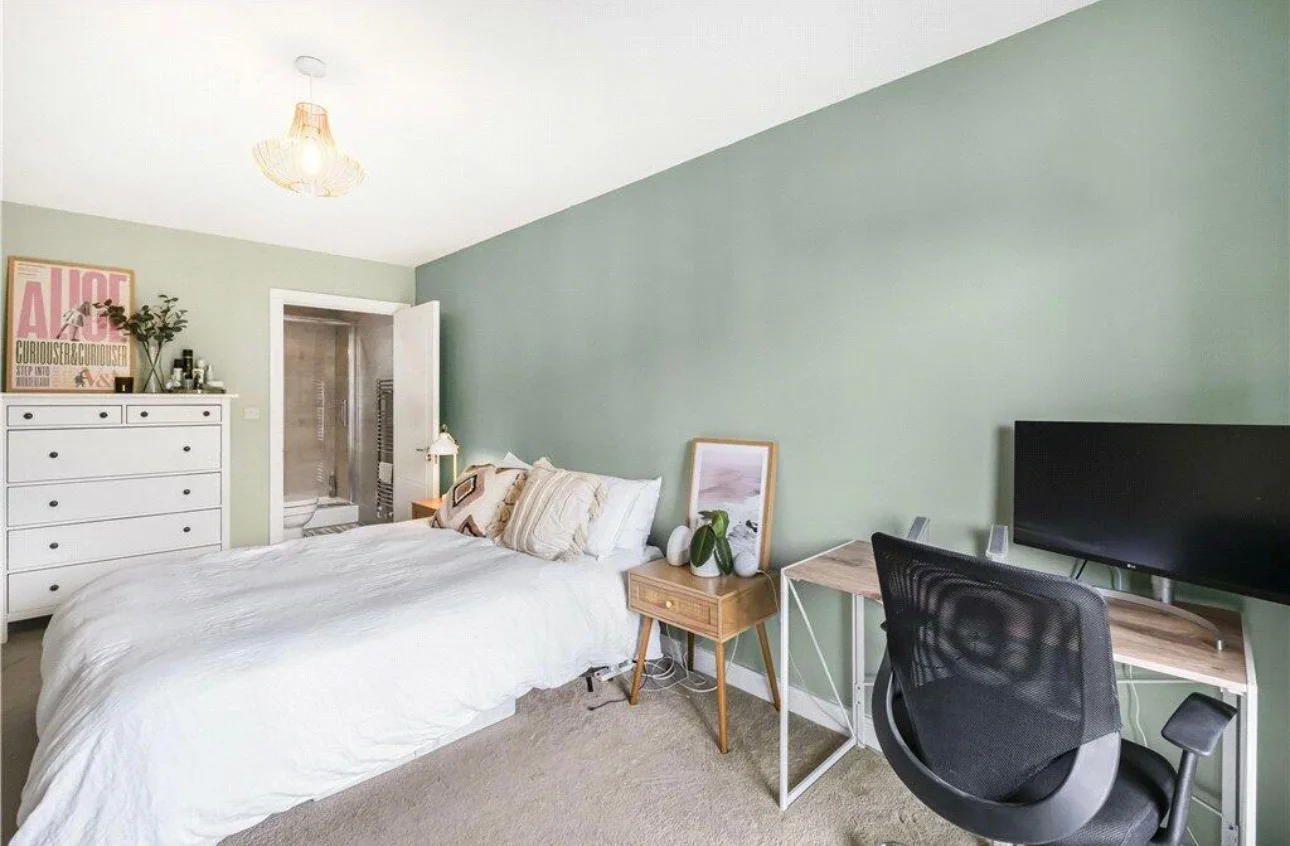 Flat Essex Wharf in Greater London