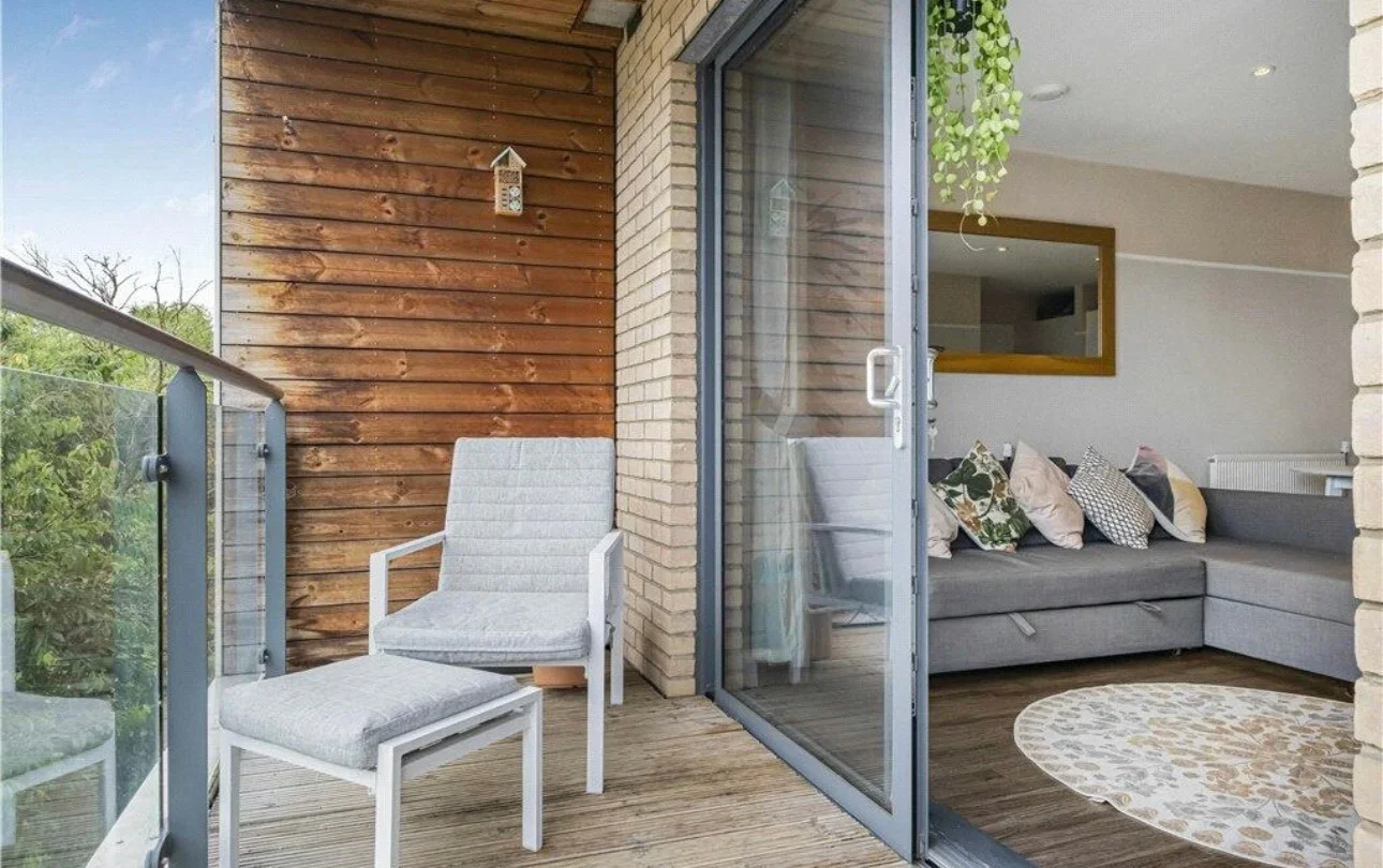 Flat Essex Wharf in Greater London