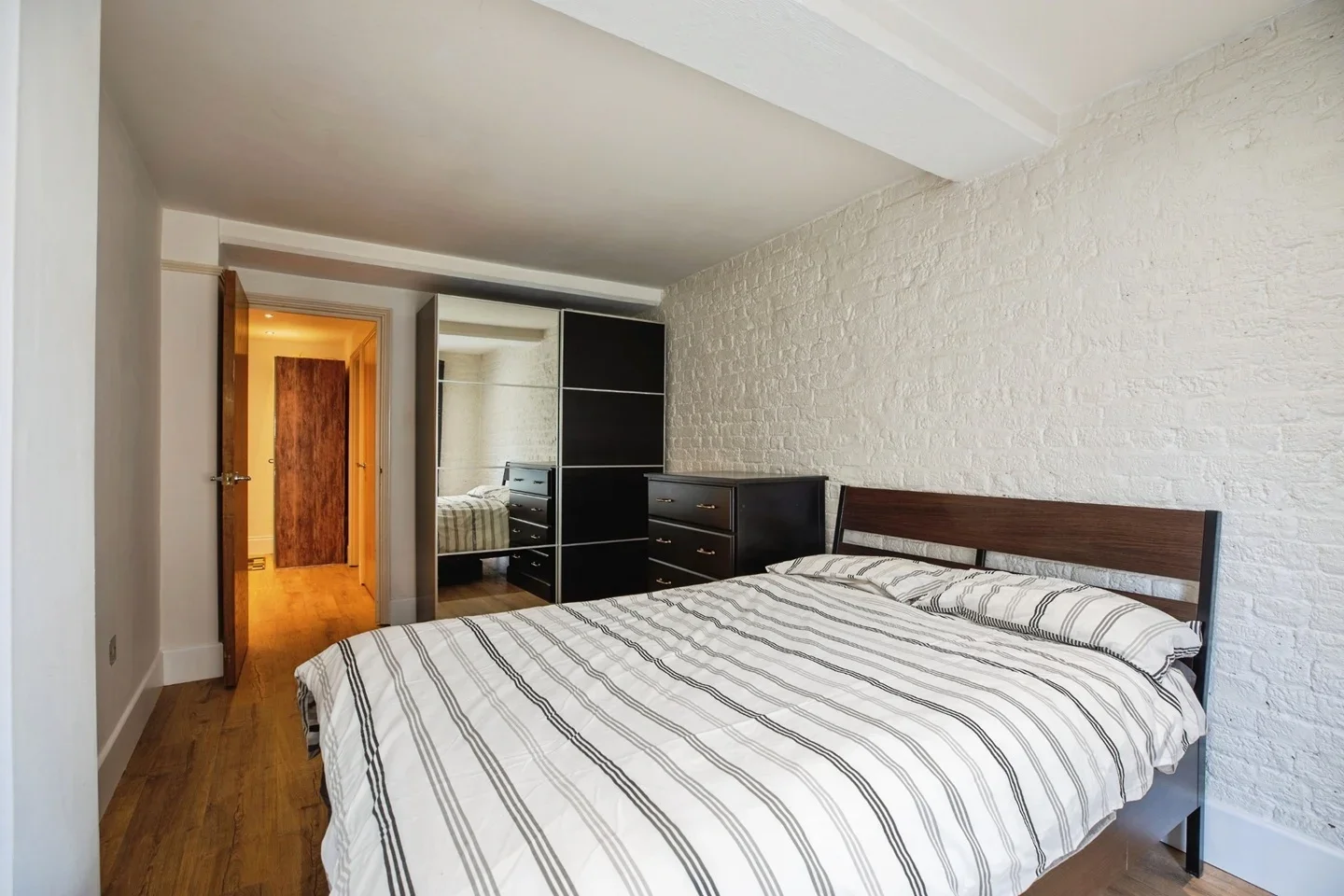 Flat Shad Thames in Greater London
