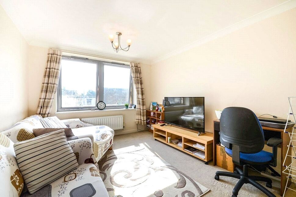 Flat Whippendell Road in Watford