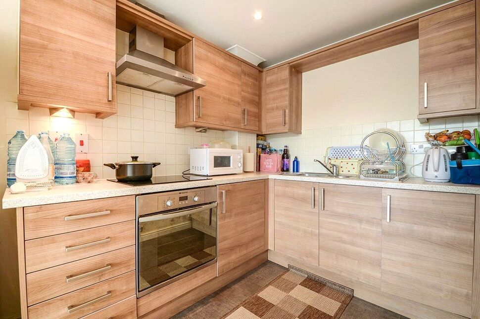 Flat Whippendell Road in Watford