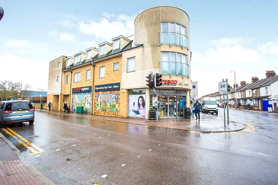 Flat Whippendell Road in Watford