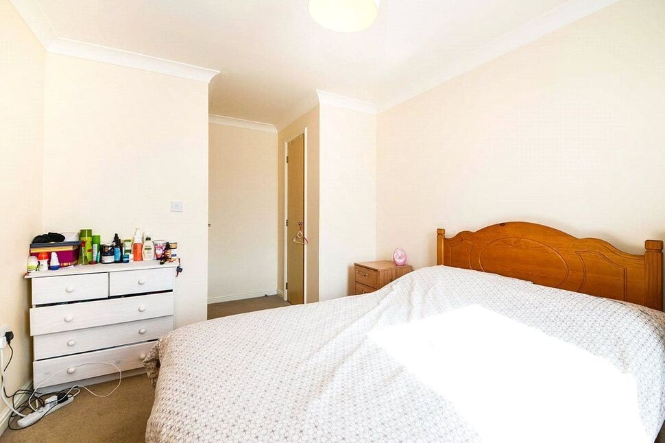 Flat Whippendell Road in Watford
