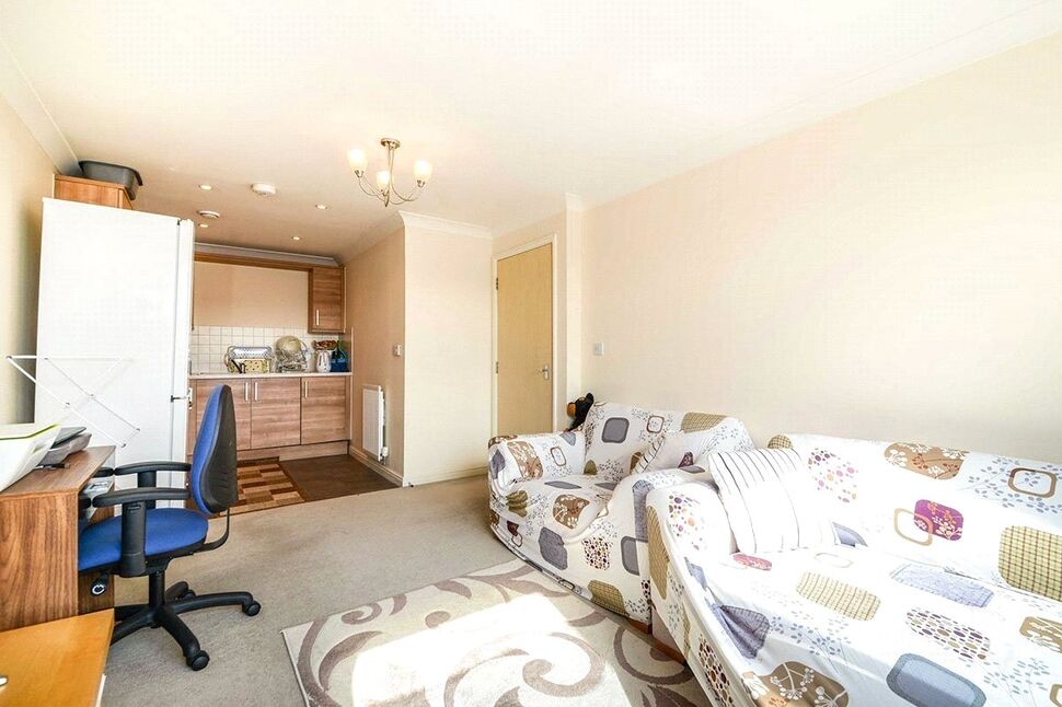 Flat Whippendell Road in Watford
