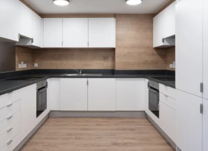 Room Settles Street in Greater London