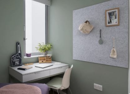 Room Settles Street in Greater London