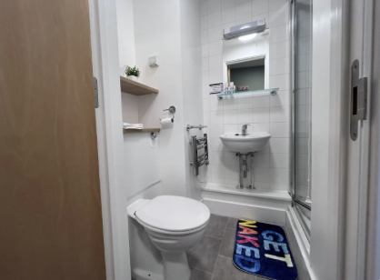 Room Settles Street in Greater London