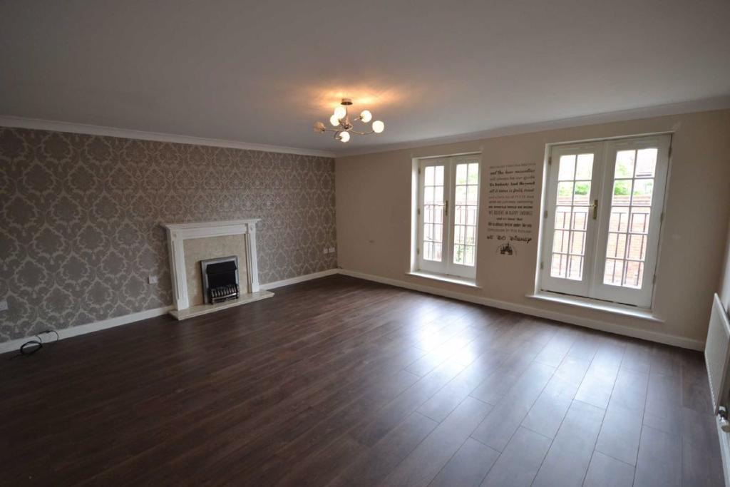 House Ickworth Close in Daventry