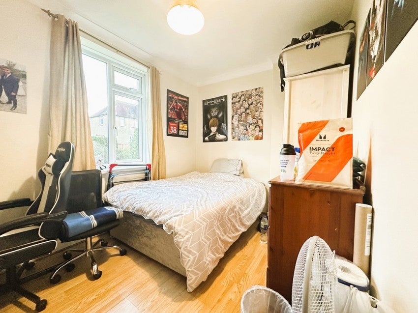 Flat Scott Close in Guildford