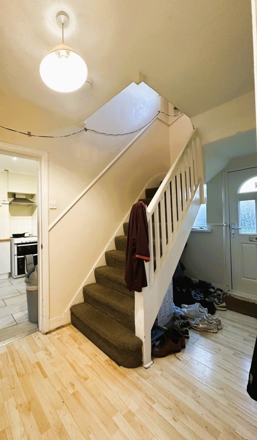 Flat Scott Close in Guildford