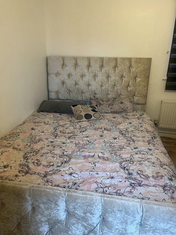 Room New Compton Street in Greater London
