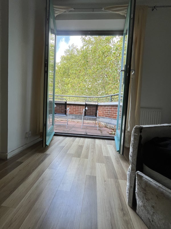Room New Compton Street in Greater London