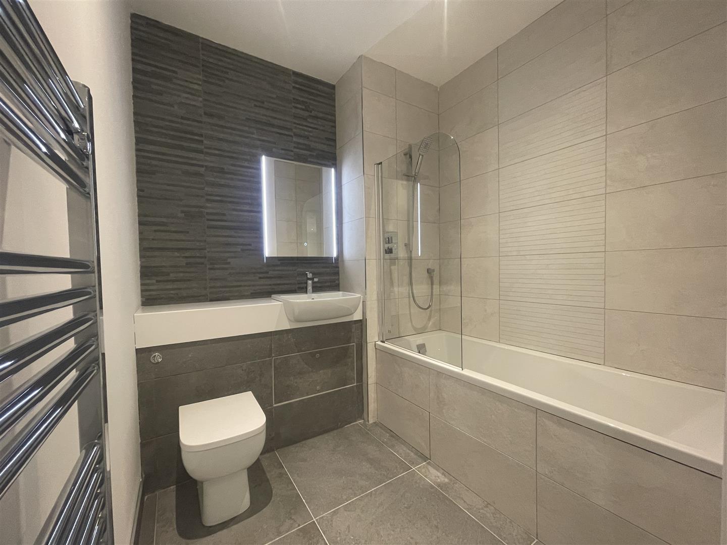 Flat Ashwood Way in Basingstoke and Deane