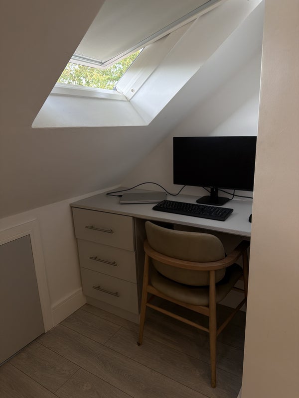 Room Henchman Street in Greater London
