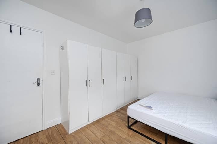 Room Talwin Street in Greater London