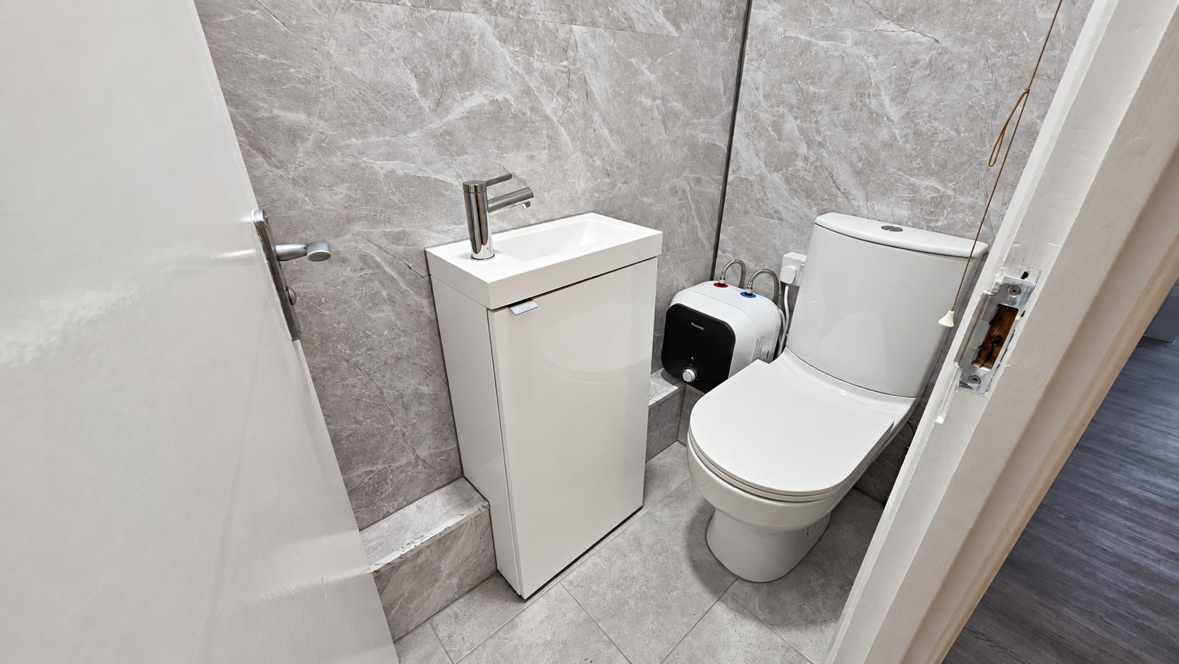 Room Fordham Street in Greater London