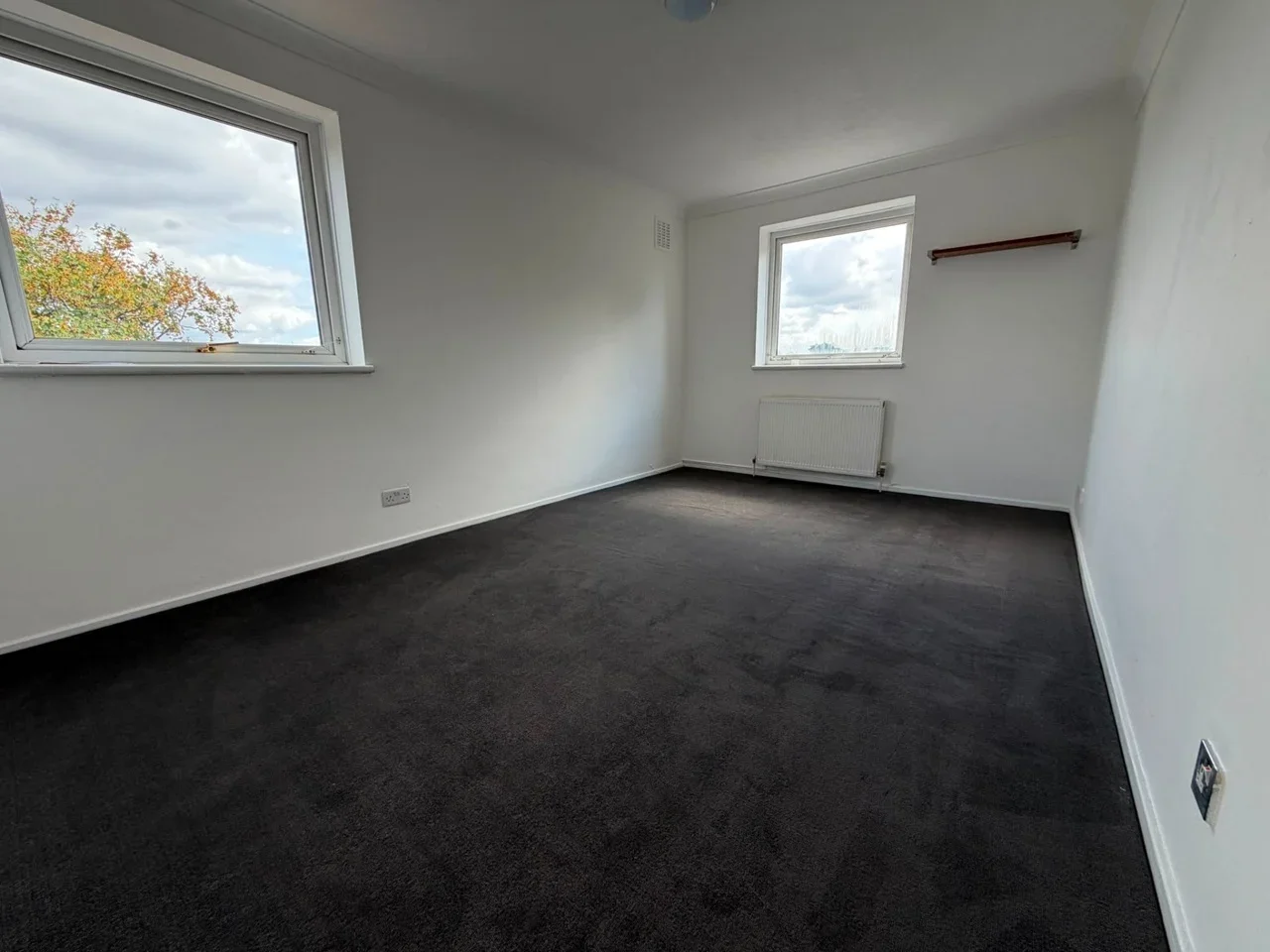 Flat Nursery Walk in Greater London