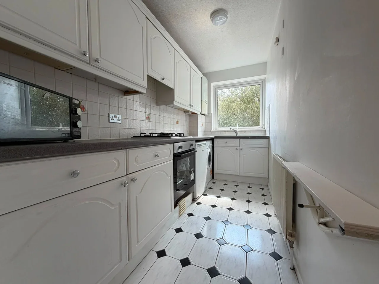 Flat Nursery Walk in Greater London