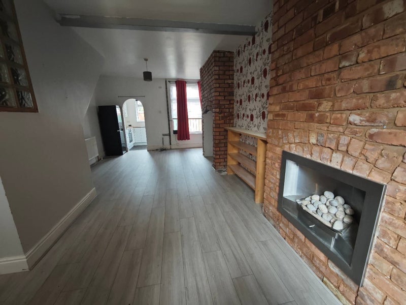 Room Thornton Road in Manchester
