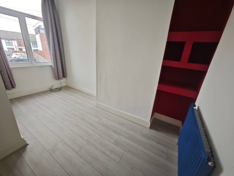 Room Thornton Road in Manchester