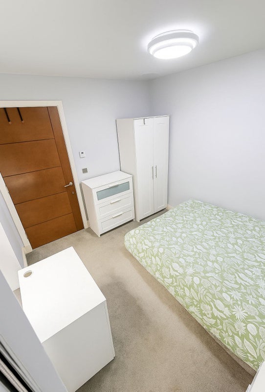 Room Cuba Street in Greater London