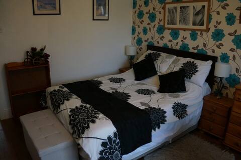 Room Braddon Road in Charnwood
