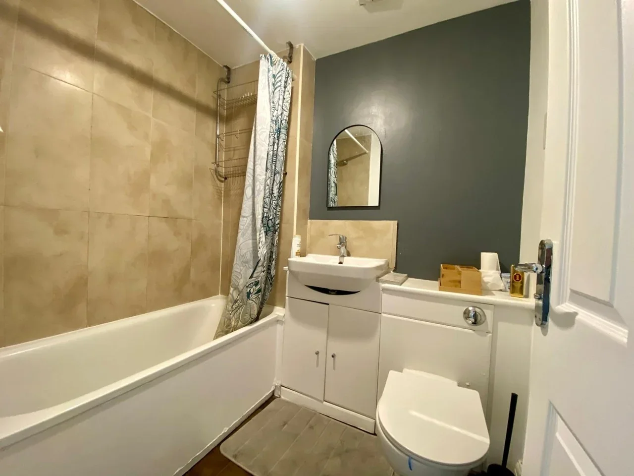 Flat Garratt Terrace in Greater London