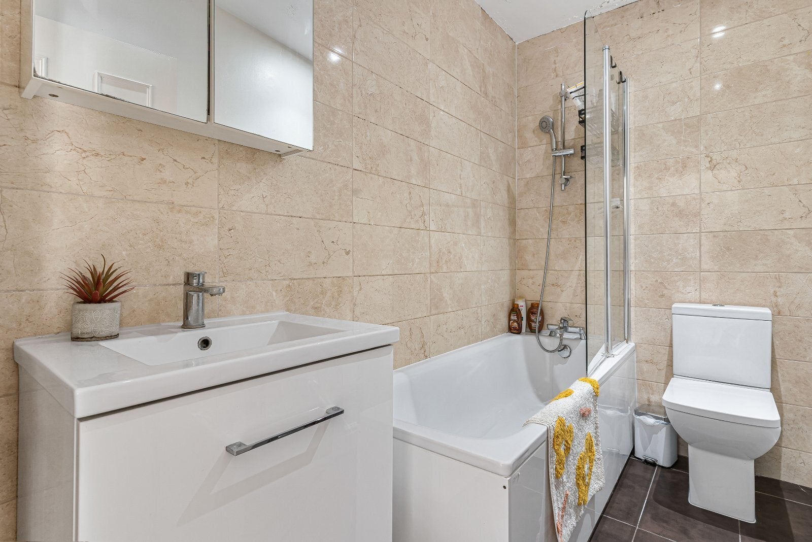 Flat Alexandra Grove in Greater London