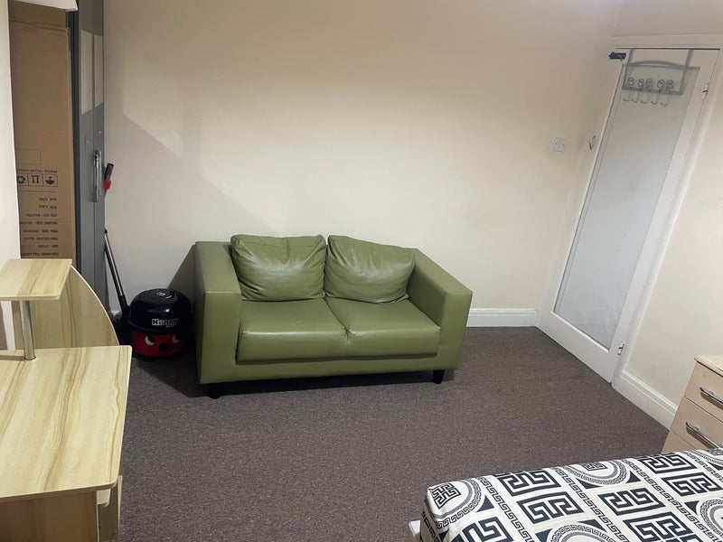 Room Clifford Road in Greater London