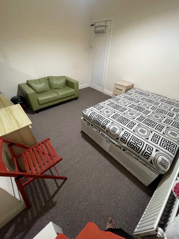 Room Clifford Road in Greater London