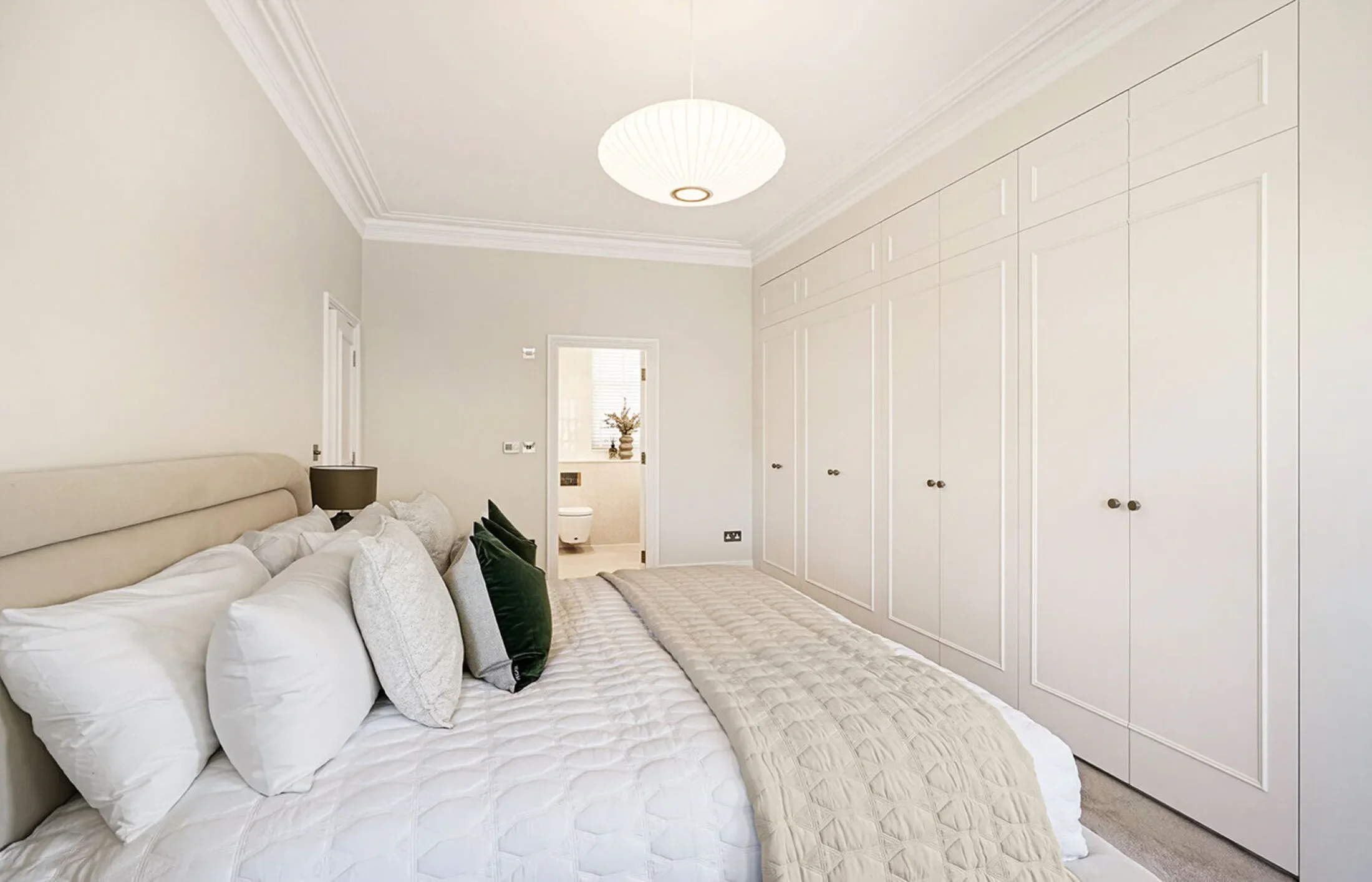 Flat Kynance Place in Greater London