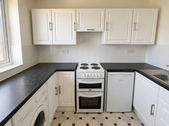 Flat Azelin Court in Stratton St. Margaret