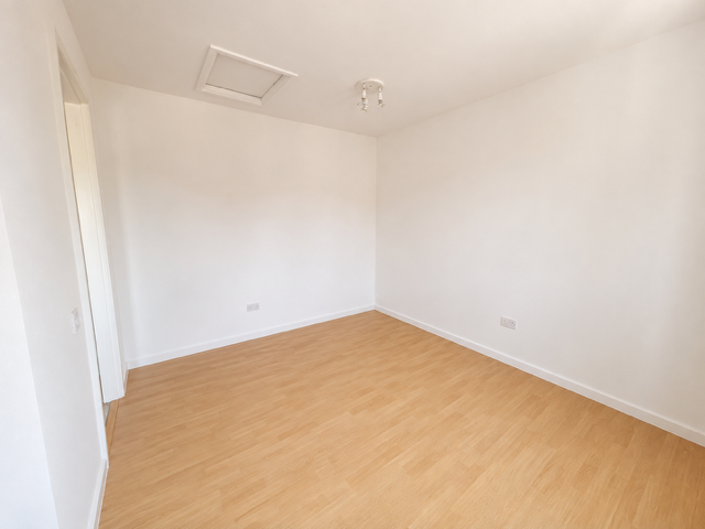 Flat Azelin Court in Stratton St. Margaret