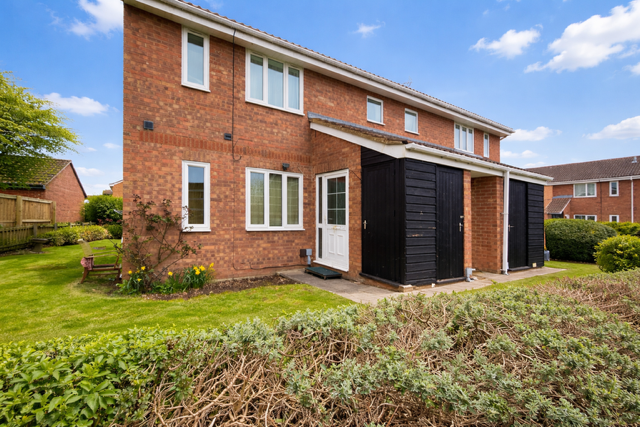 Flat Azelin Court in Stratton St. Margaret
