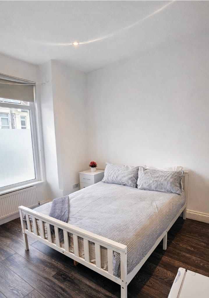 Flat Russell Road in Greater London