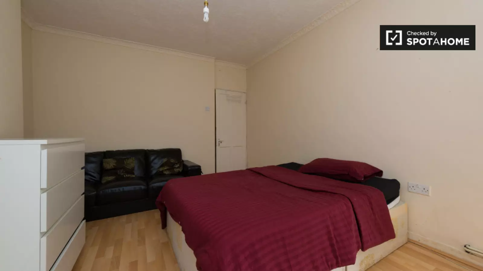 Flat Cornwood Drive in Greater London