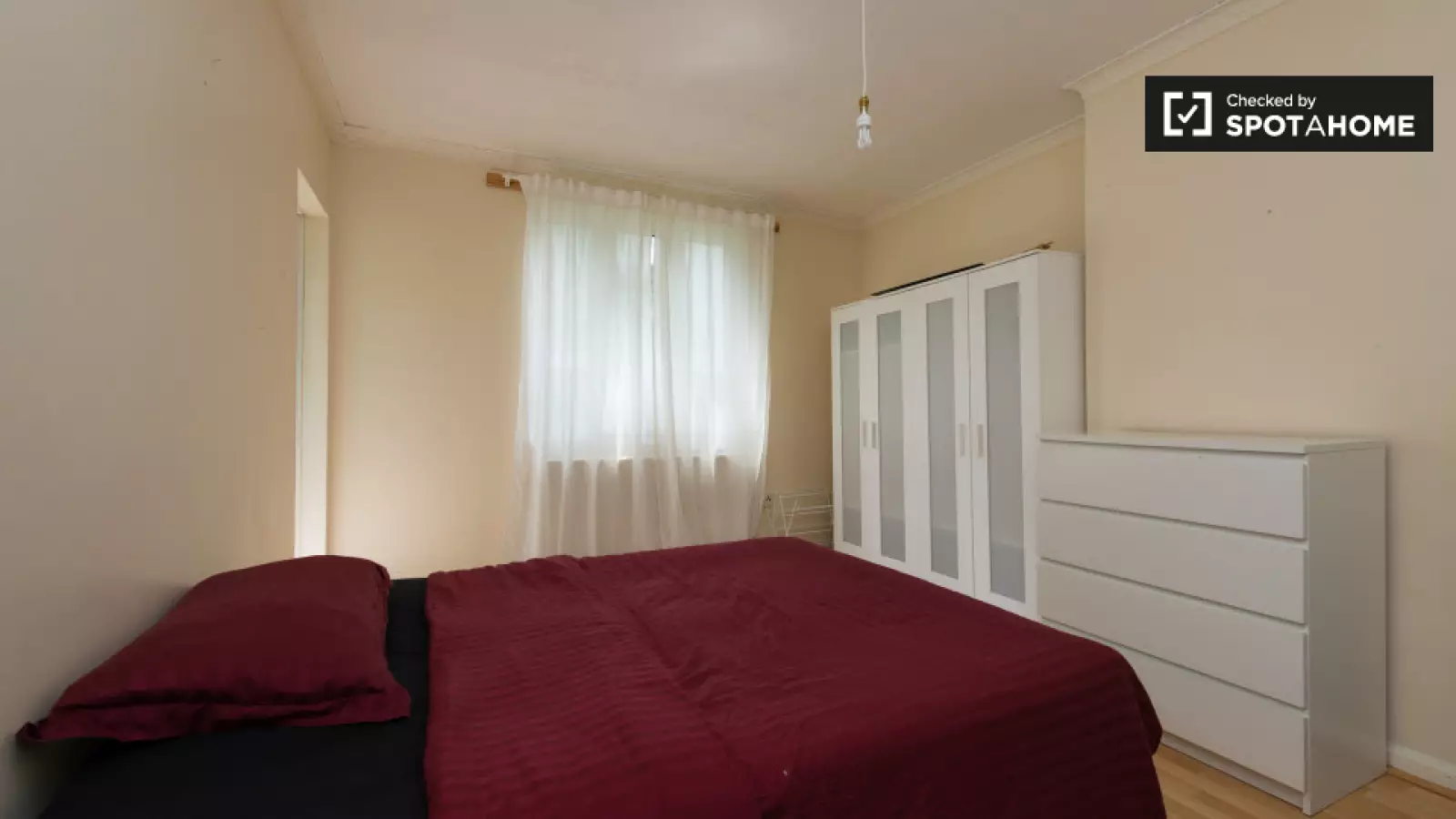 Flat Cornwood Drive in Greater London