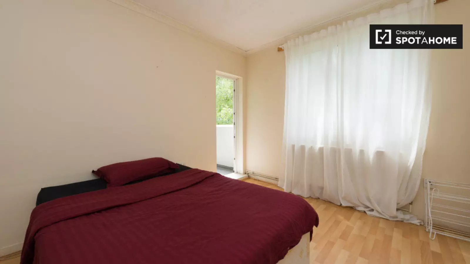 Flat Cornwood Drive in Greater London