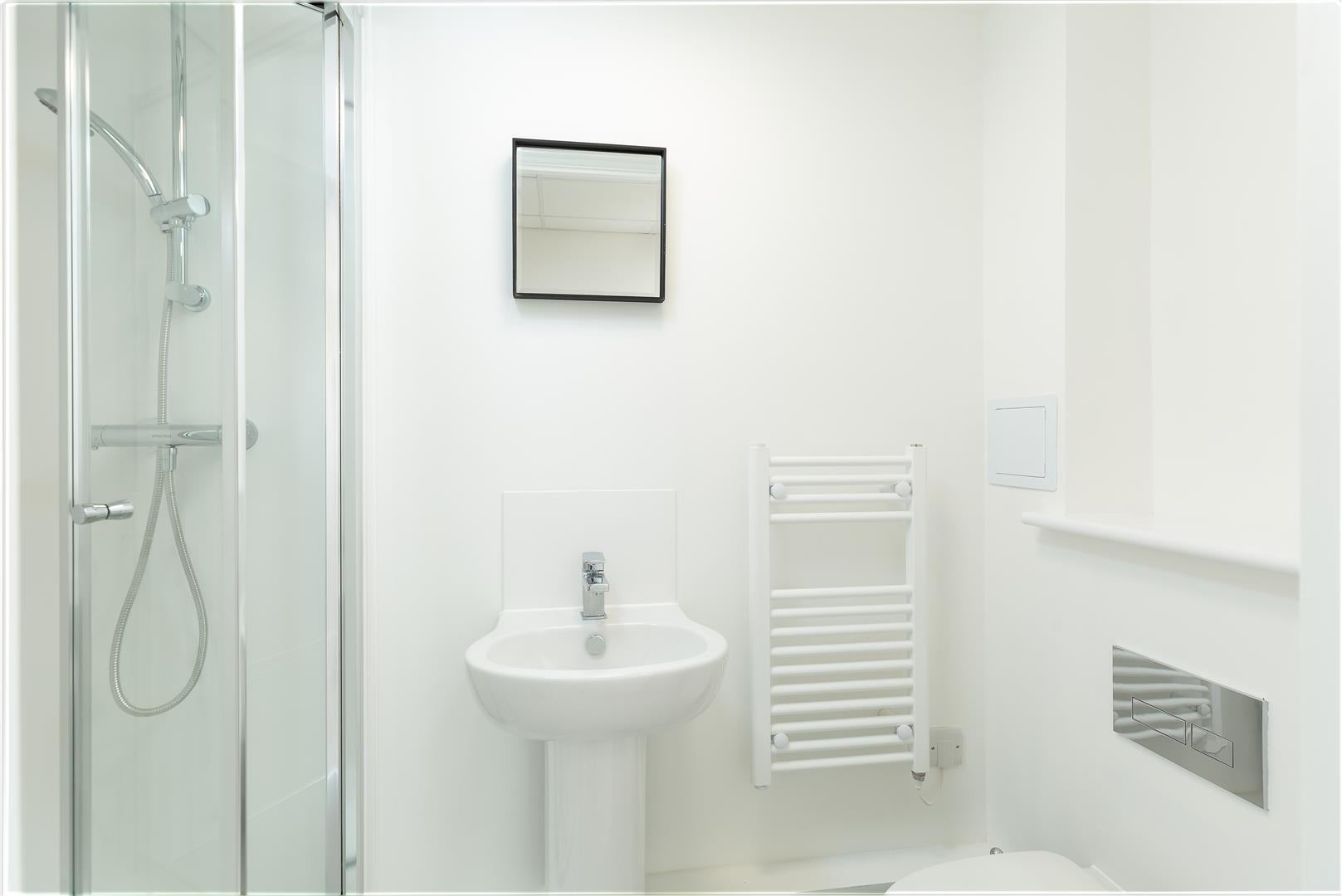 Flat Red Lion Lane in Bath