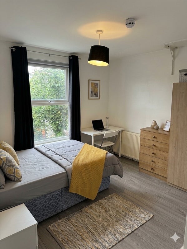 Room Talbot Road in Manchester