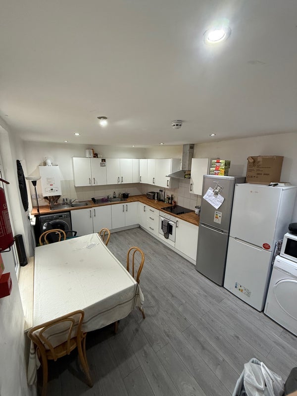 Room Talbot Road in Manchester