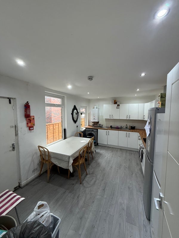 Room Talbot Road in Manchester