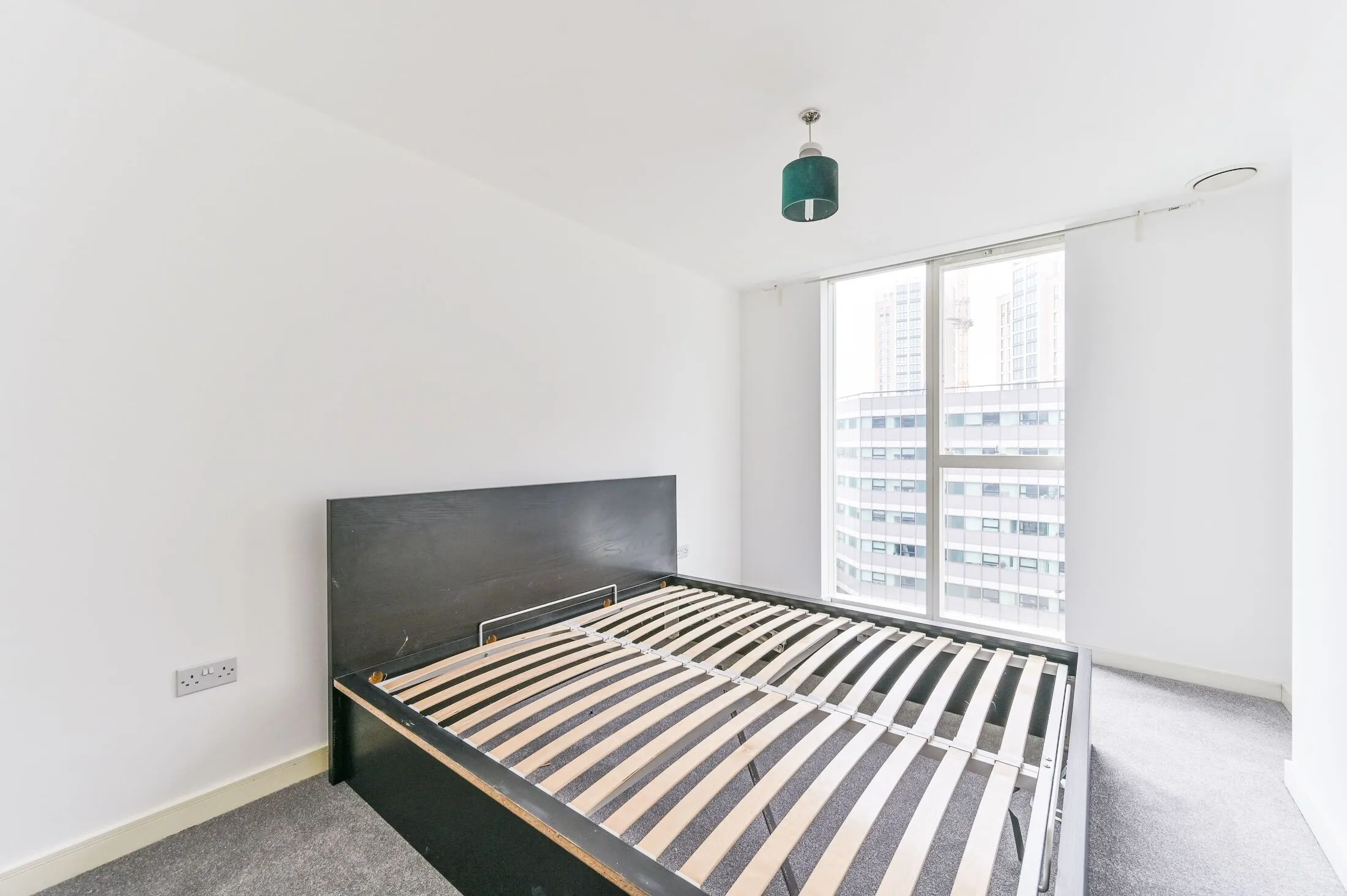 Flat Wellesley Road in Greater London