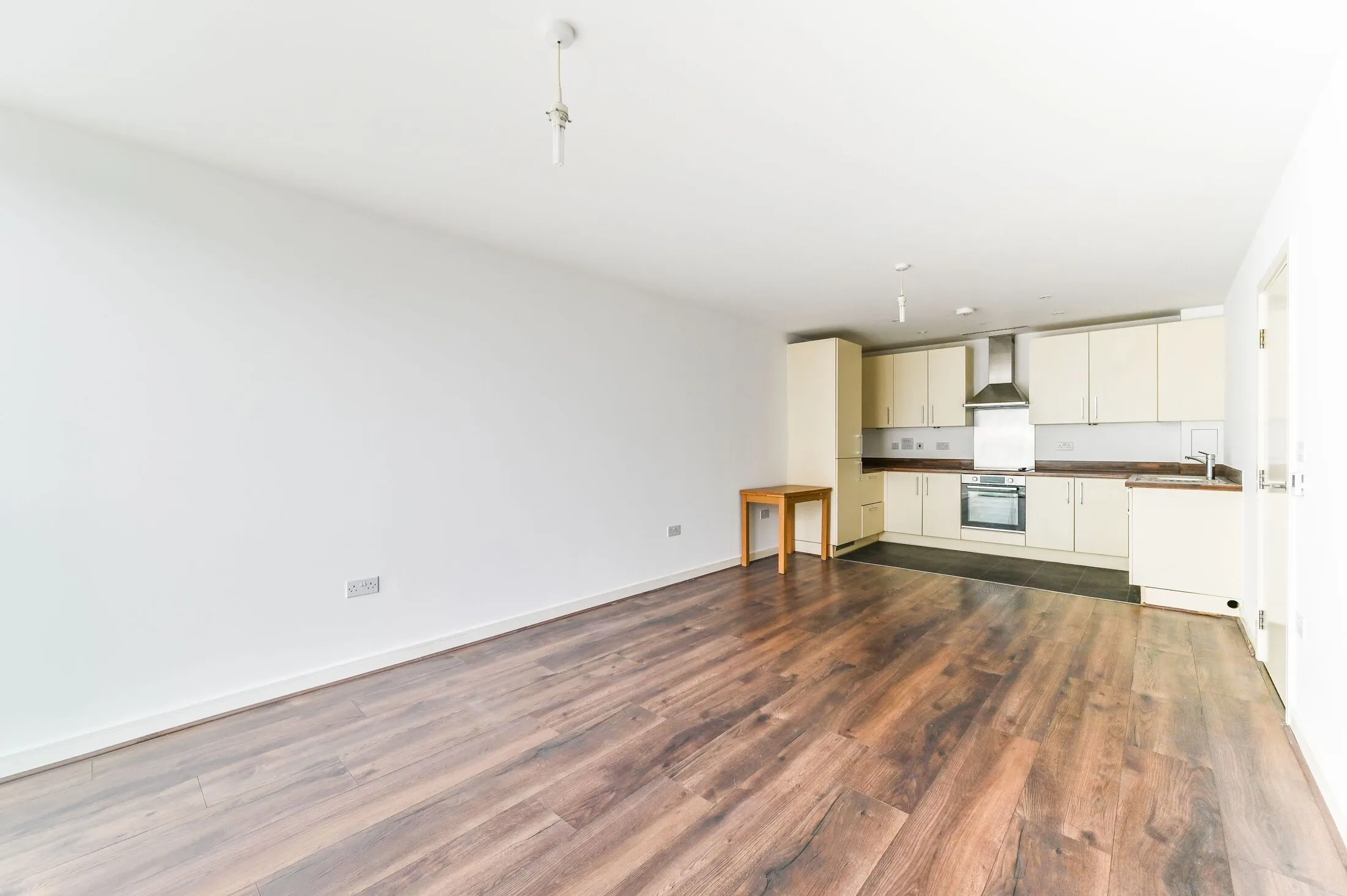 Flat Wellesley Road in Greater London